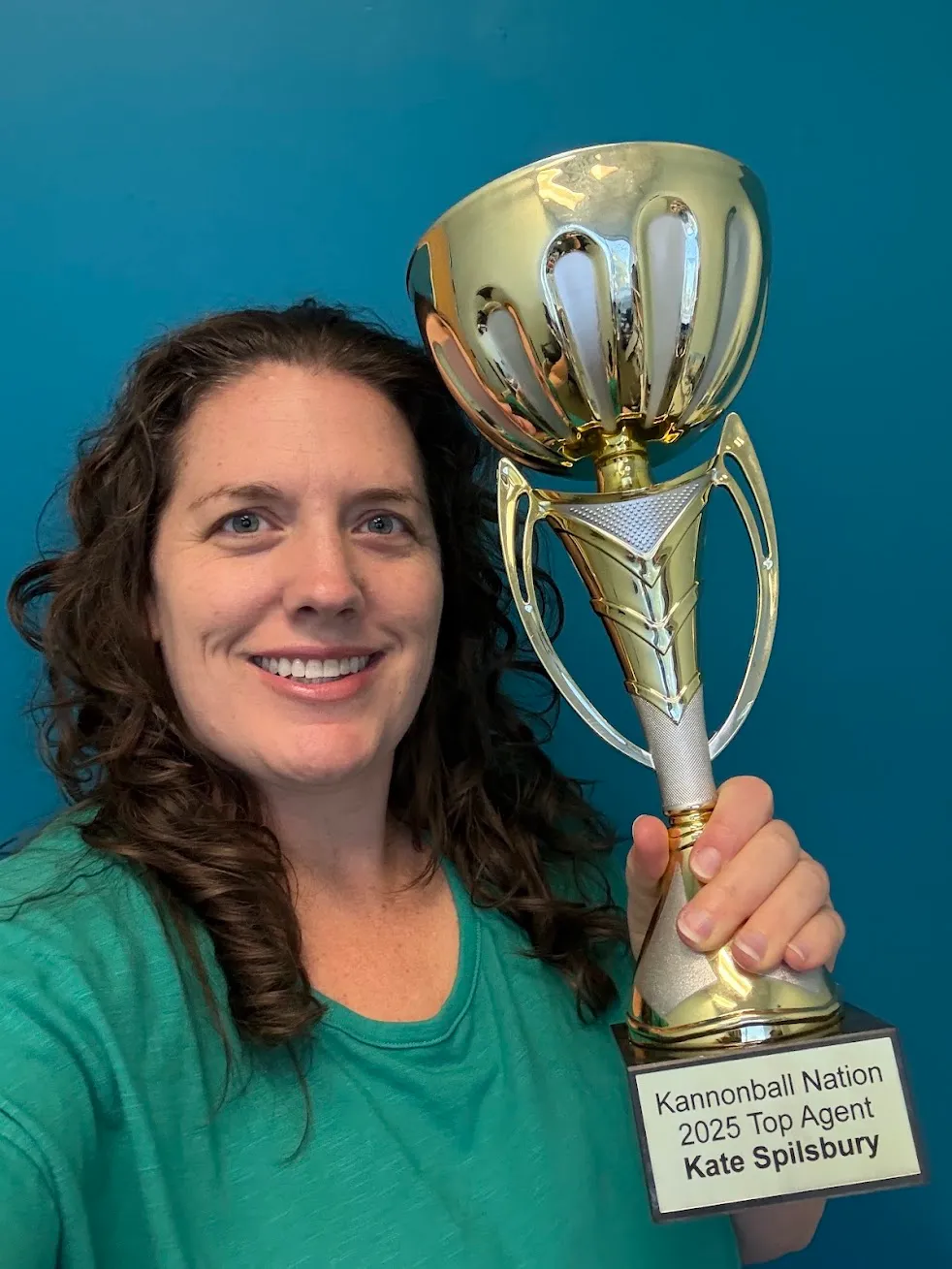 Kate Spilsbury holding the Kannonball Nation 2025 Top Agent trophy